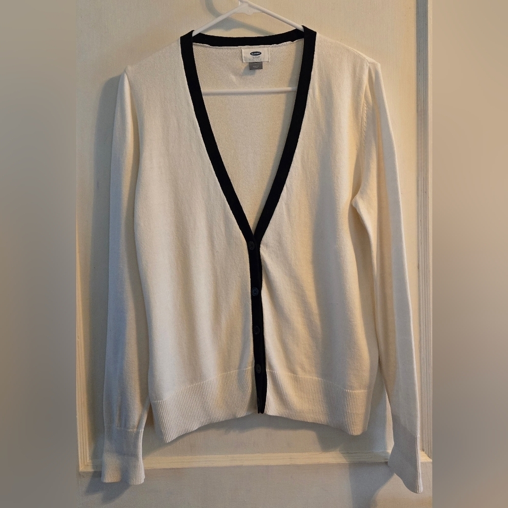 NWOT | Old Navy | Knit Button Closure V-Neck Cardigan | M | White w/ Black Trim - Picture 3 of 10